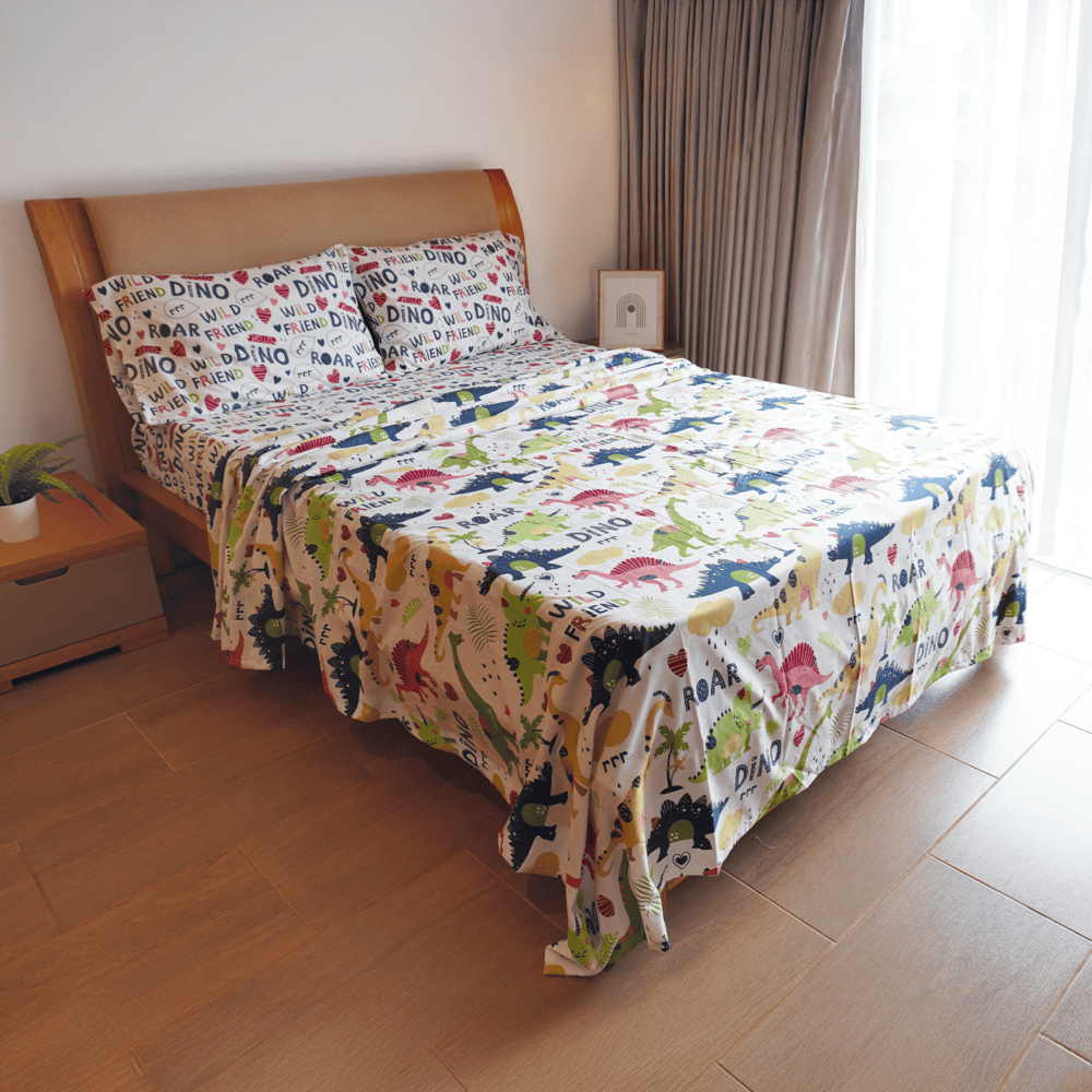 KIT ULTRADELGADO + JUEGO DE SABANAS MUNDO DINO