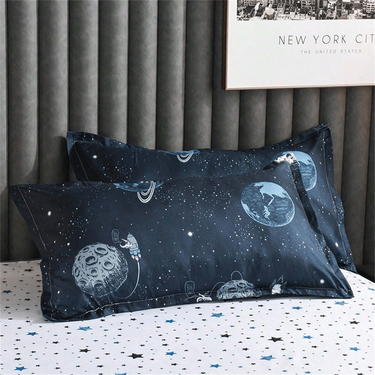 KIT COLCHA ULTRADELGADA + JUEGO DE SABANA ASTRONAUTAS