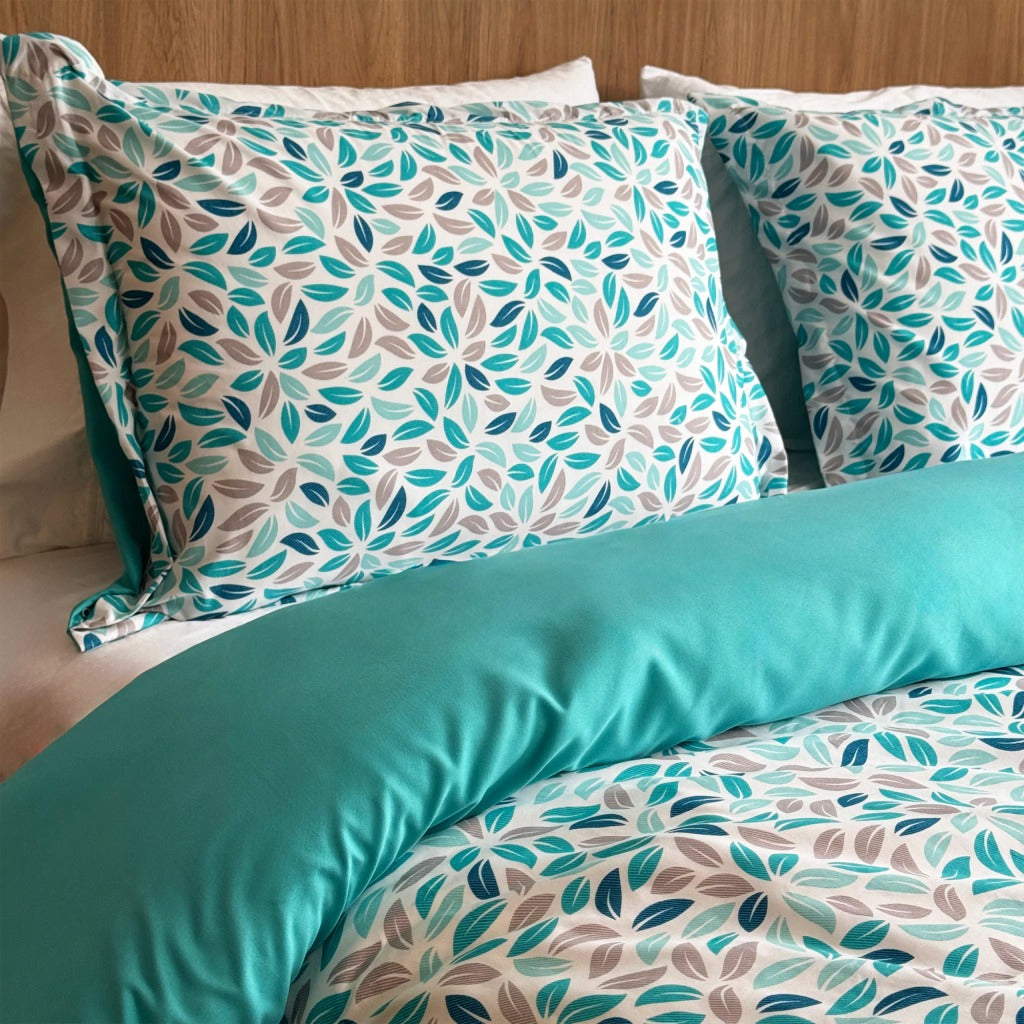 KIT ACOLCHADO + JUEGO DE SABANA HOJAS AZULES